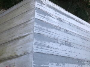 Muovipinnoite irtoilee katolla