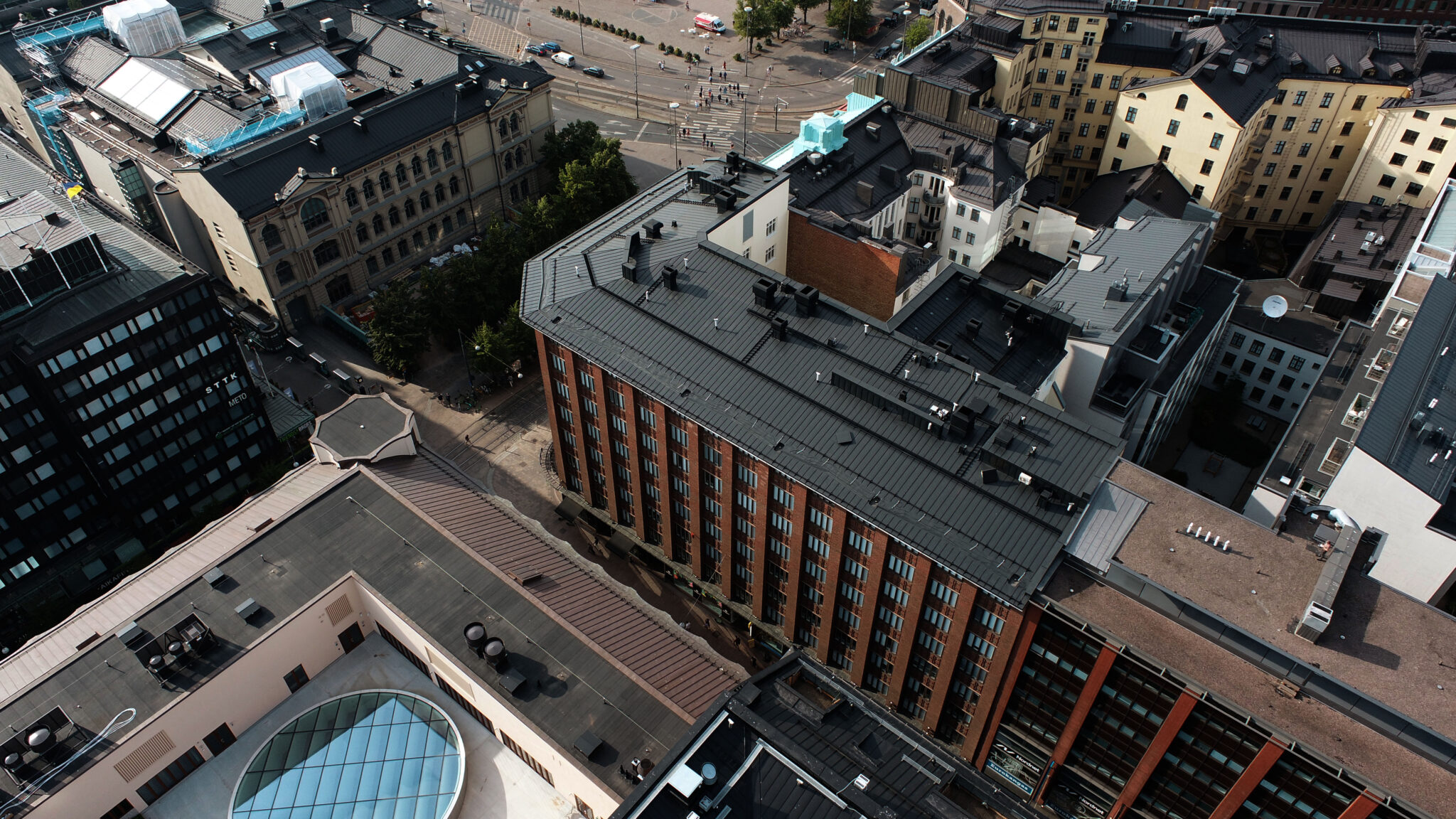 Peltikaton ensimaalaus Helsingissä – Mikonkatu 9